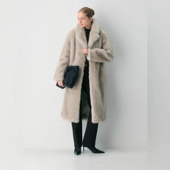 Aritzia Cortina Coat - Arctic Faux Fur - Picture 1 of 9